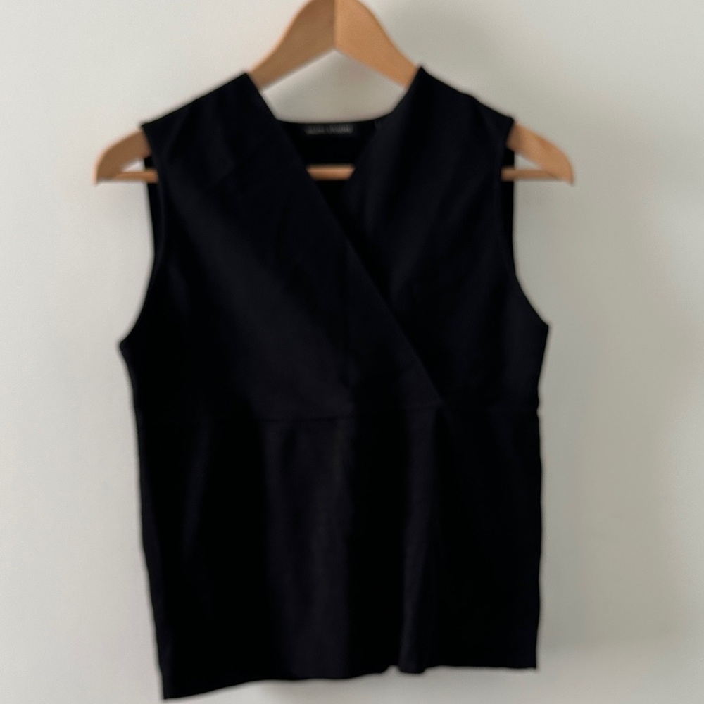 Last chance 🍀 Sleeveless Black V-Neck Wrap Top